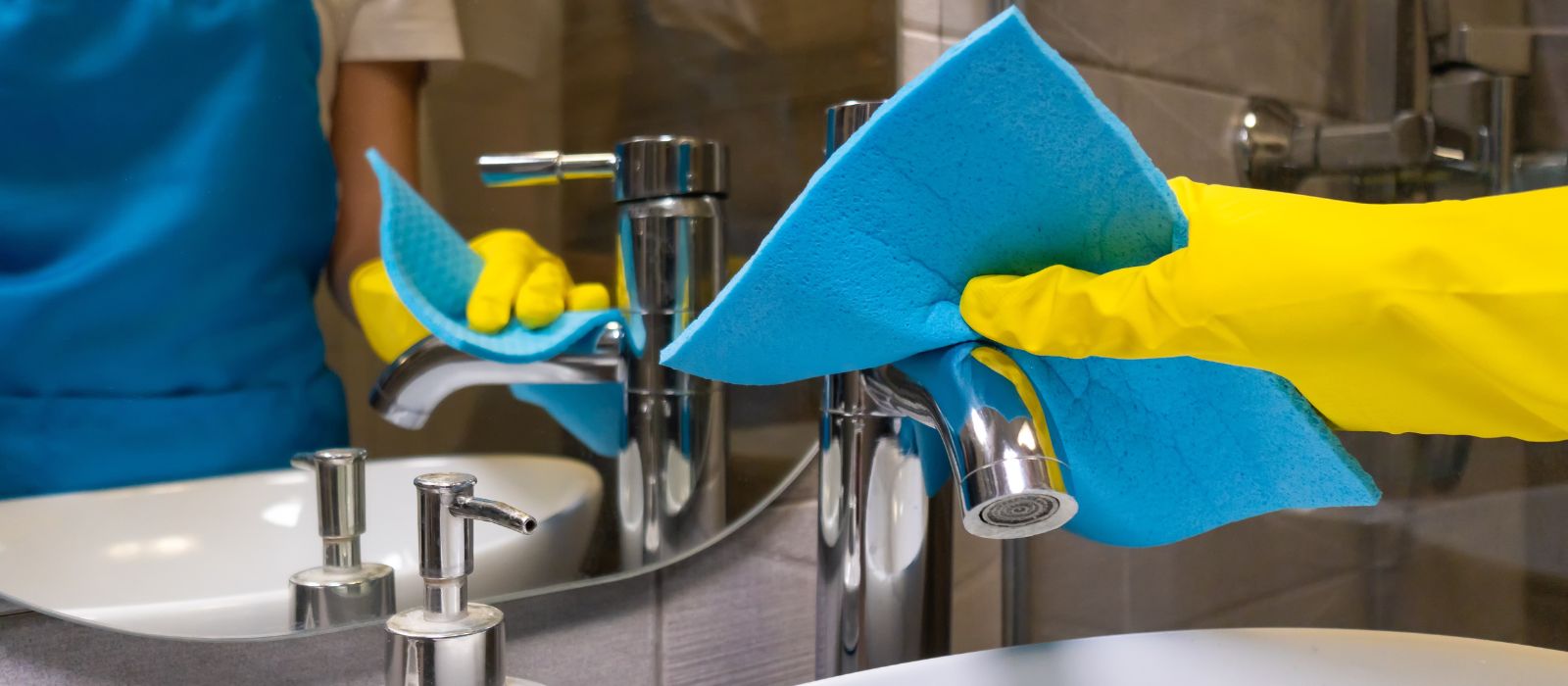 professional bathroom cleaning services